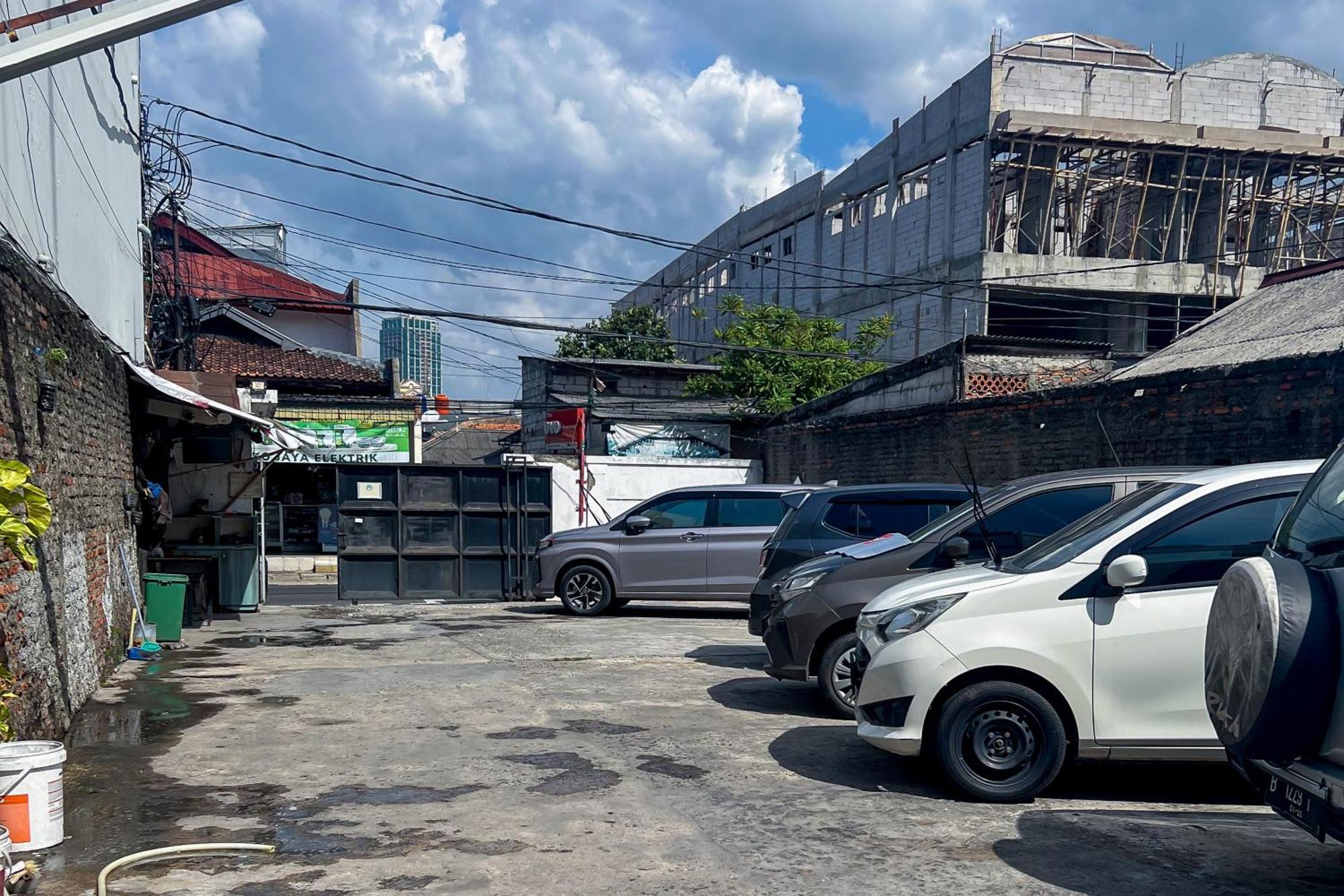 Wisma Berkat Mitra Reddoorz Hotel Jakarta Exterior photo